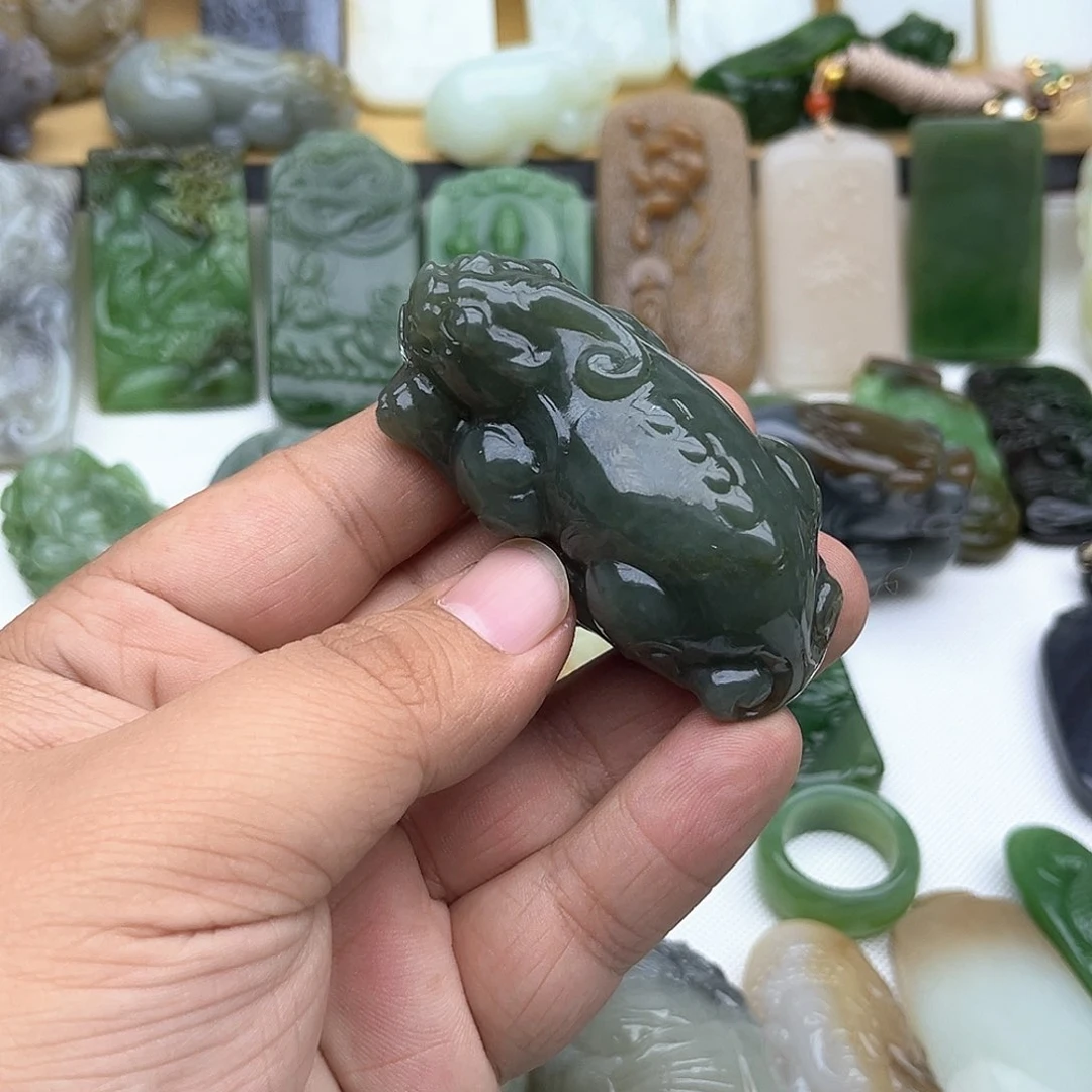 和田玉挂件未镶嵌富*?
