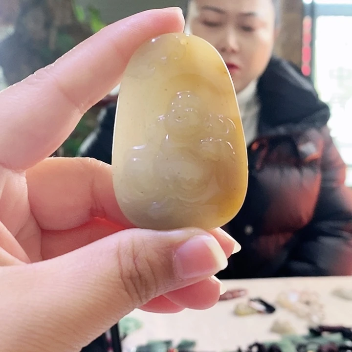 密玉（石英质玉）颈饰未镶嵌