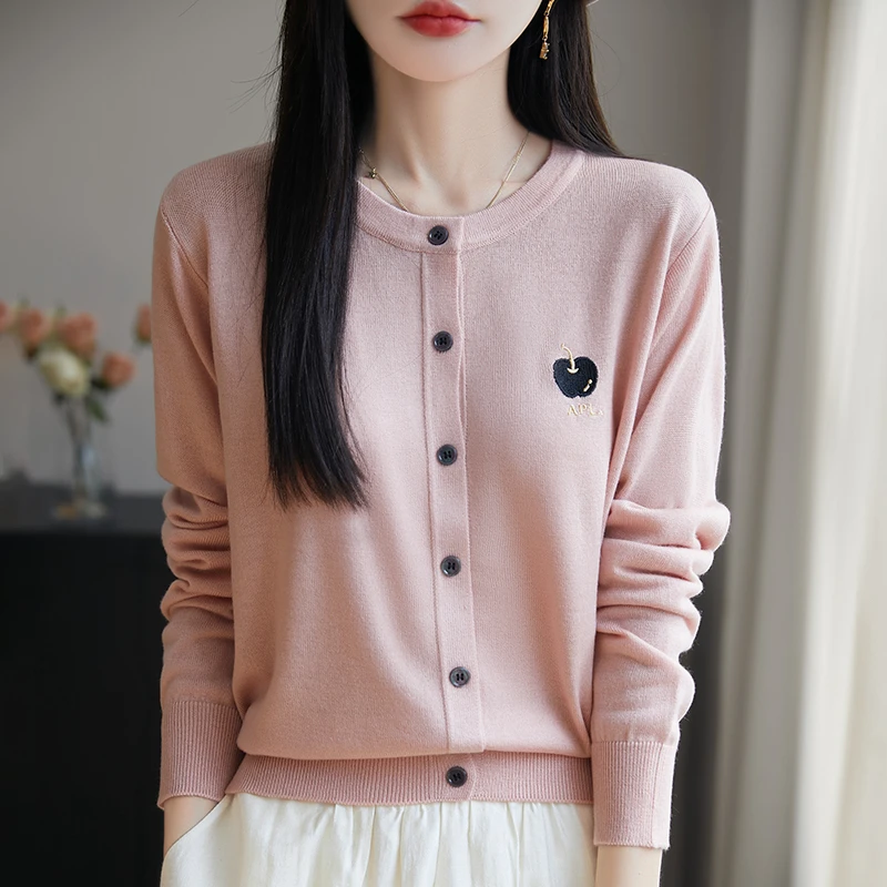 羊范新款圆领苹果刺绣精纺羊毛衫女宽松气质百搭显瘦减龄针织开衫