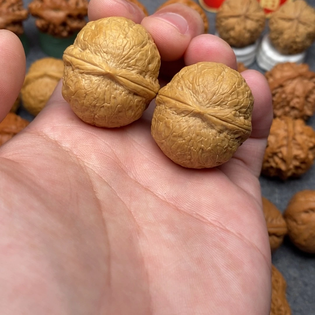 文玩核桃把件蛇皮球