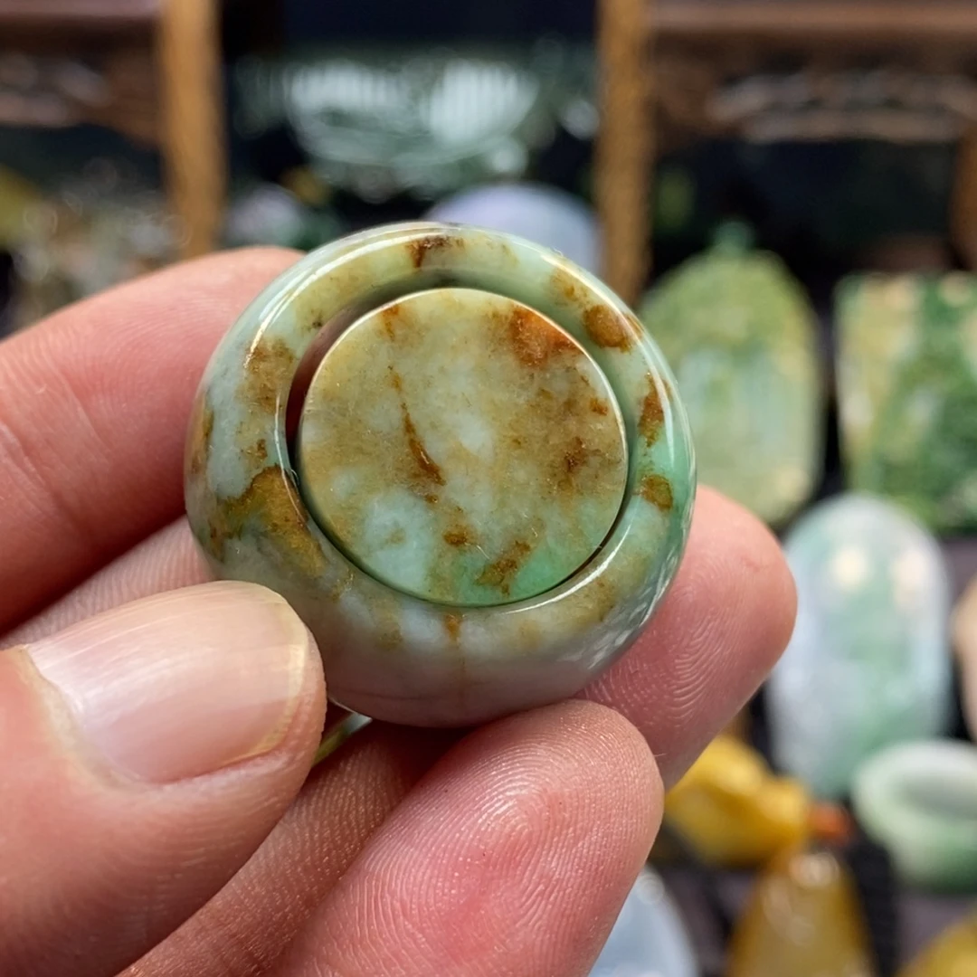 翡翠未镶嵌颈饰扳指