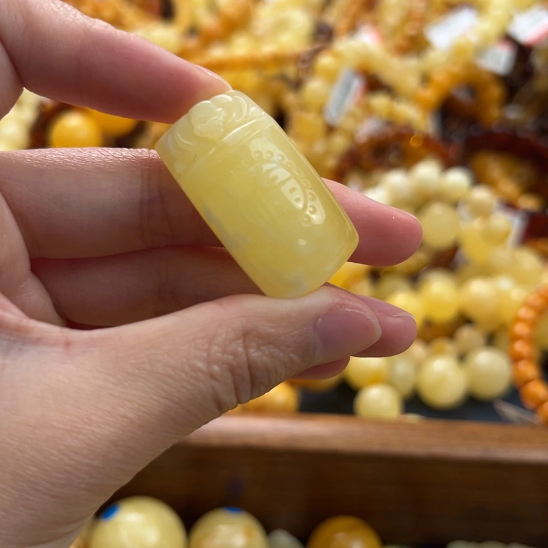 未镶嵌琥珀珠宝奇石