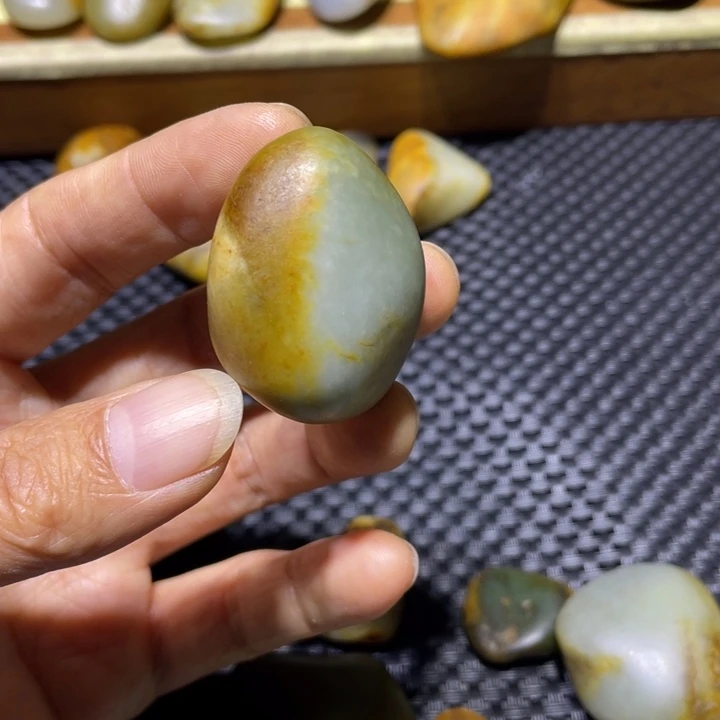 和田玉未镶嵌珠宝奇石