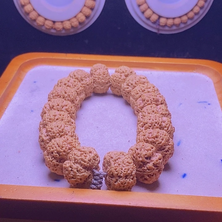 手串金刚菩提龙梅花款