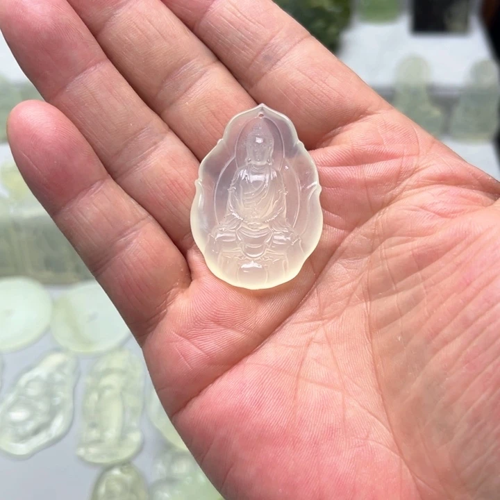 蛇纹石玉颈饰未镶嵌王*花