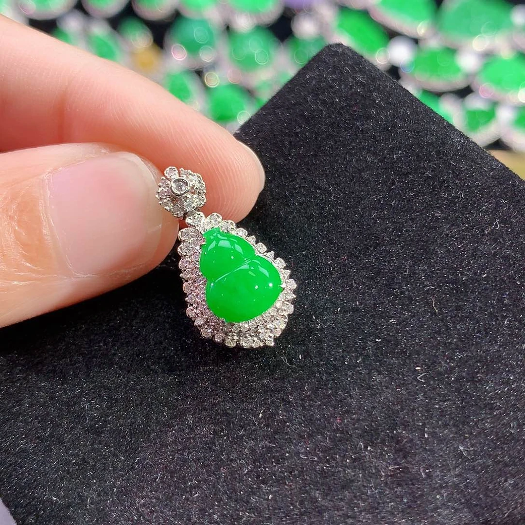 翡翠18K金镶嵌颈饰