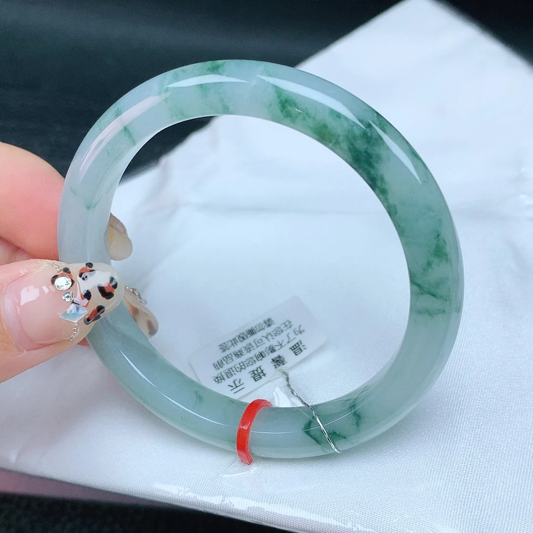 翡翠手镯未镶嵌52圈