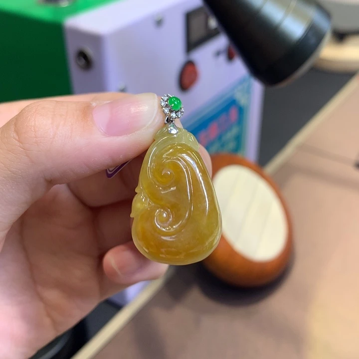 颈饰18K金镶嵌翡翠翡翠