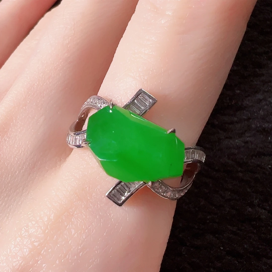 翡翠18K金镶嵌戒指签收后24小时鉴赏期，过时不退