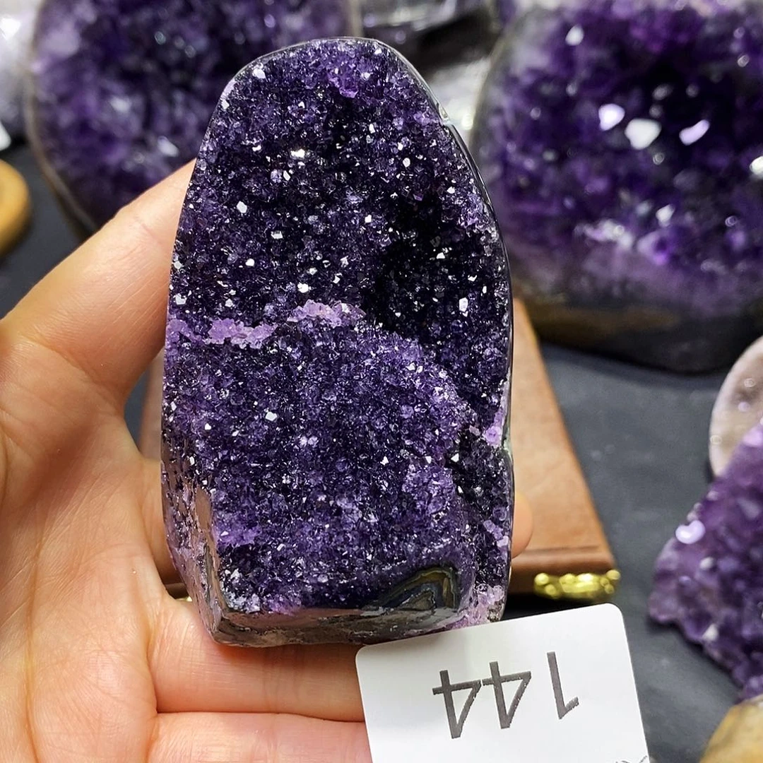 未镶嵌水晶大型摆件（非配饰）