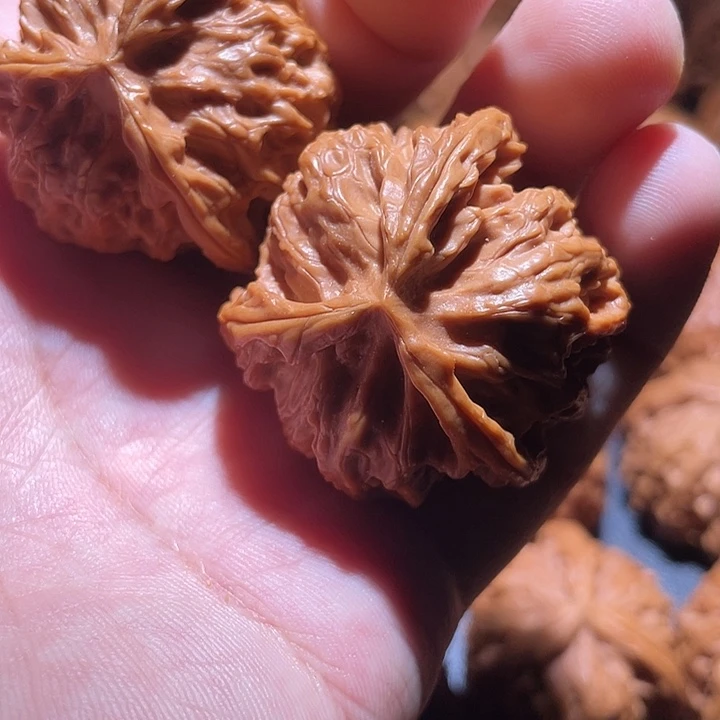 昆***型文玩核桃吊坠亲亲亲亲