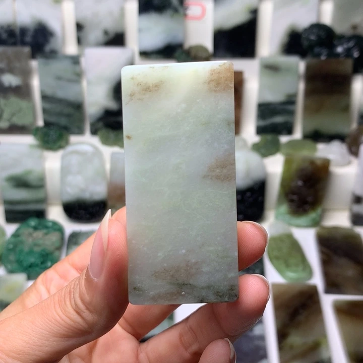 独山玉未镶嵌颈饰