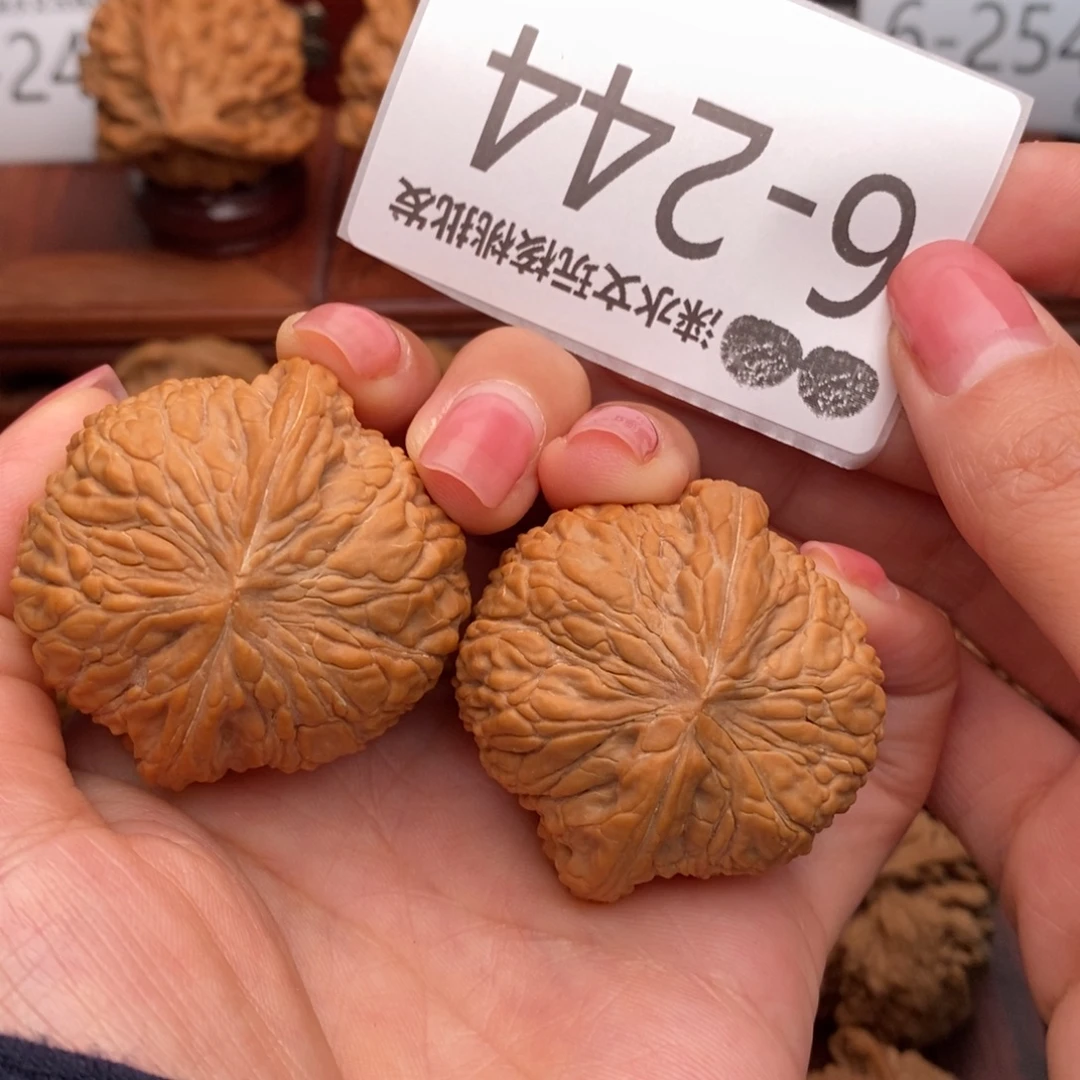 文玩核桃把件42绣球