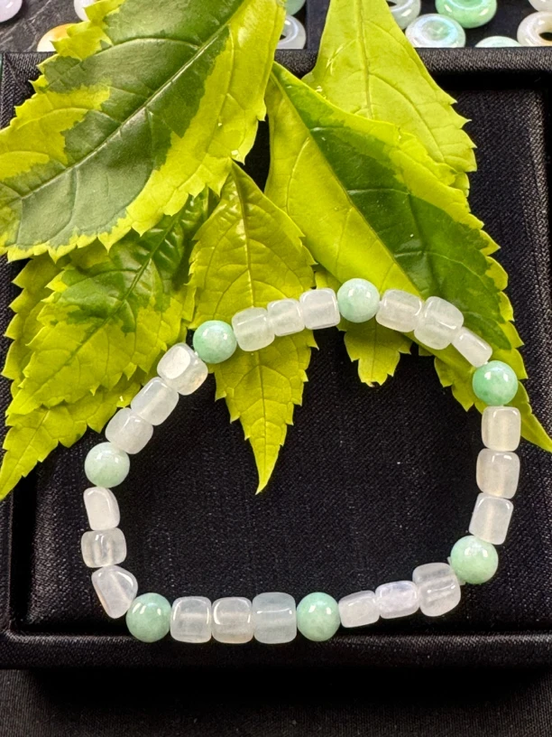 缅甸天然A货翡翠手串冰透方翠加圆绿珠精美