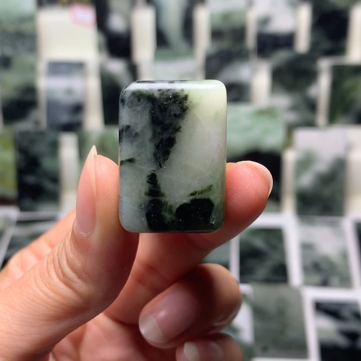 独山玉颈饰未镶嵌