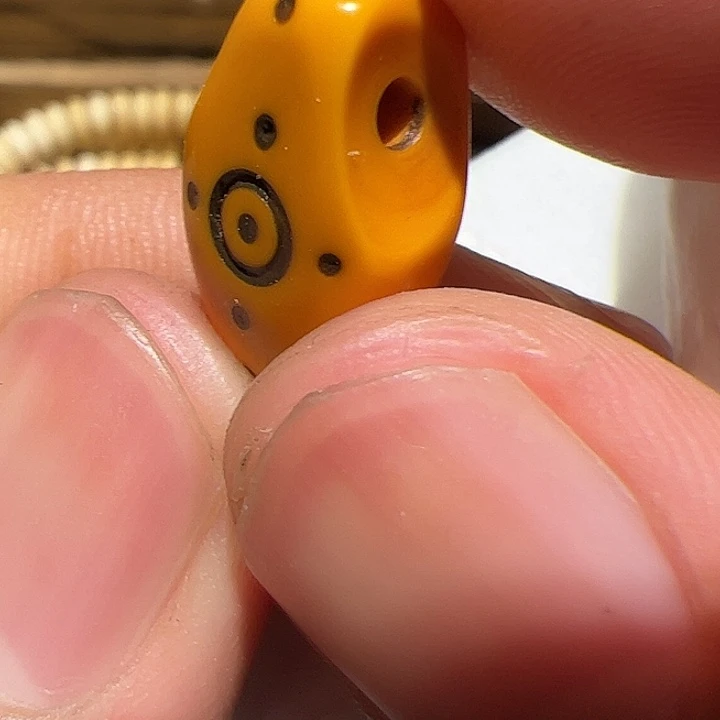 玻璃颈饰在这里的
