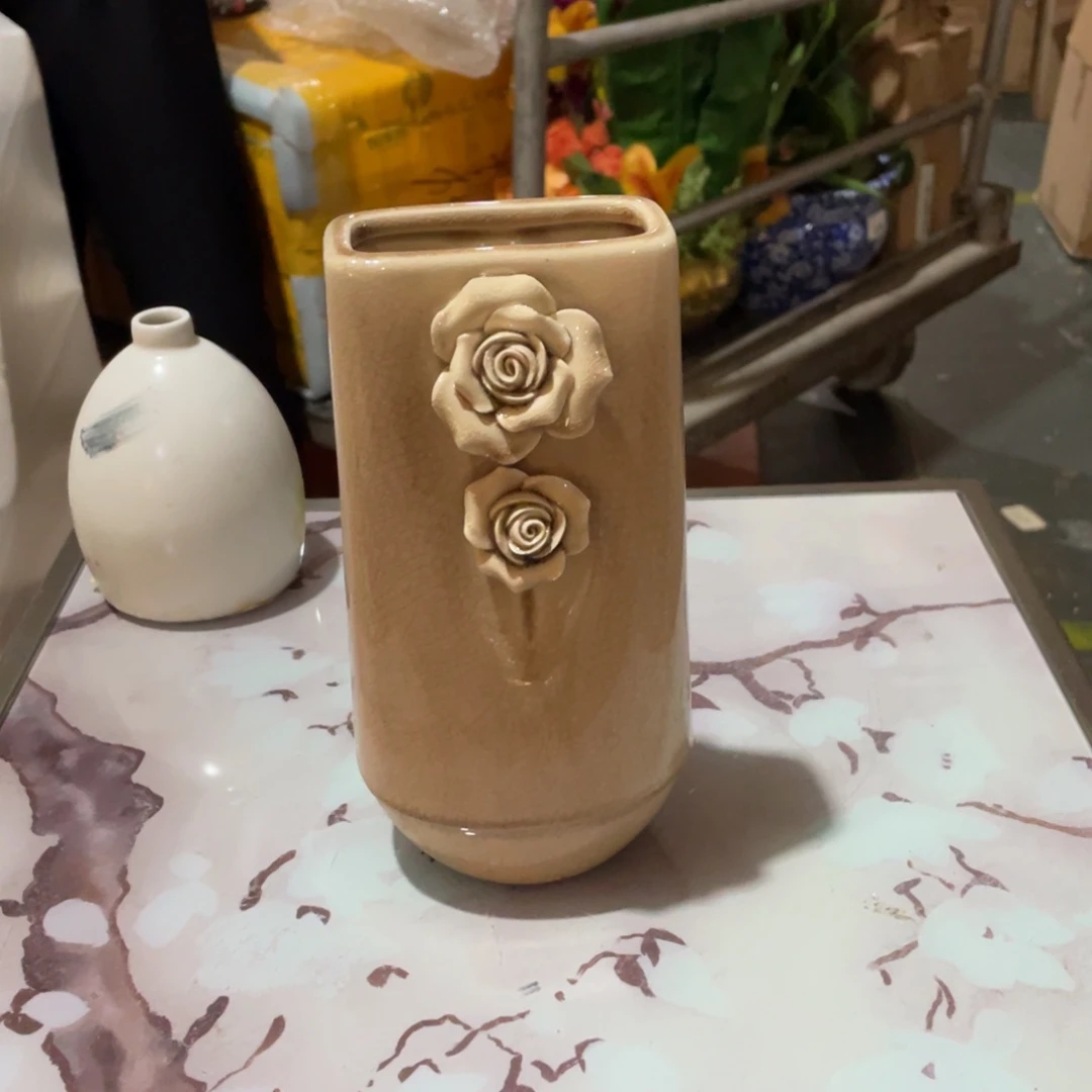 陶瓷花瓶，家居摆件。