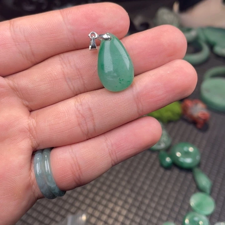 石英质玉未镶嵌颈饰