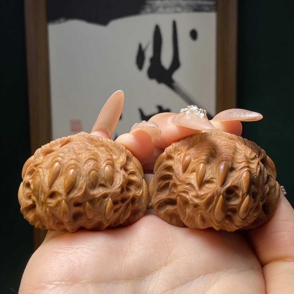 文玩核桃手工雕刻吞噬宫灯