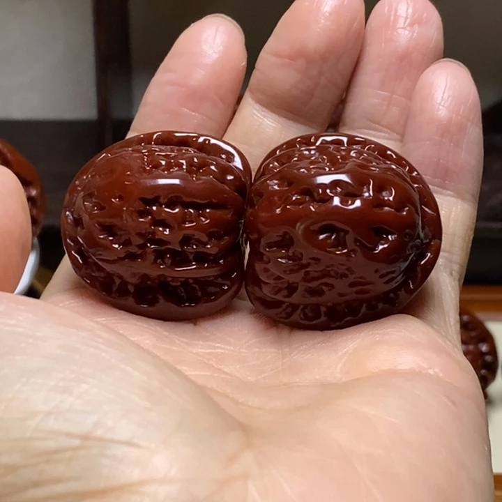 p***c文玩核桃把件白狮子