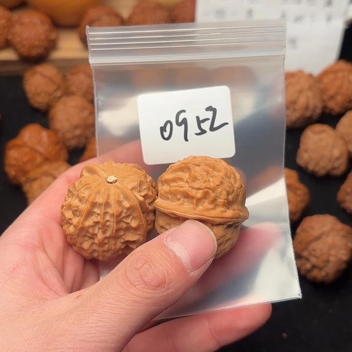 萧***是文玩核桃把件40 尺  黄松峪     0952