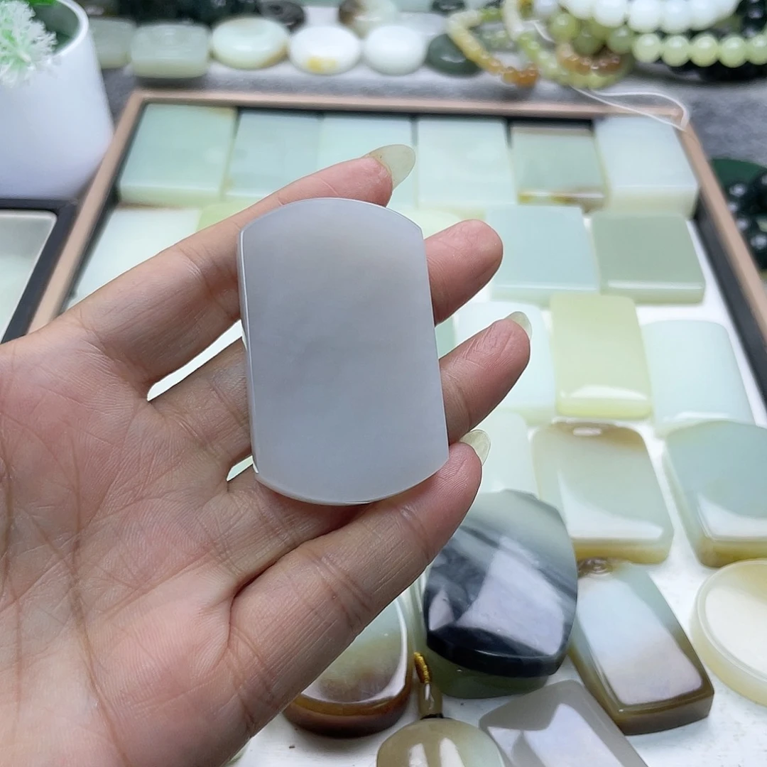 颈饰未镶嵌和田玉（糖玉）扶**上