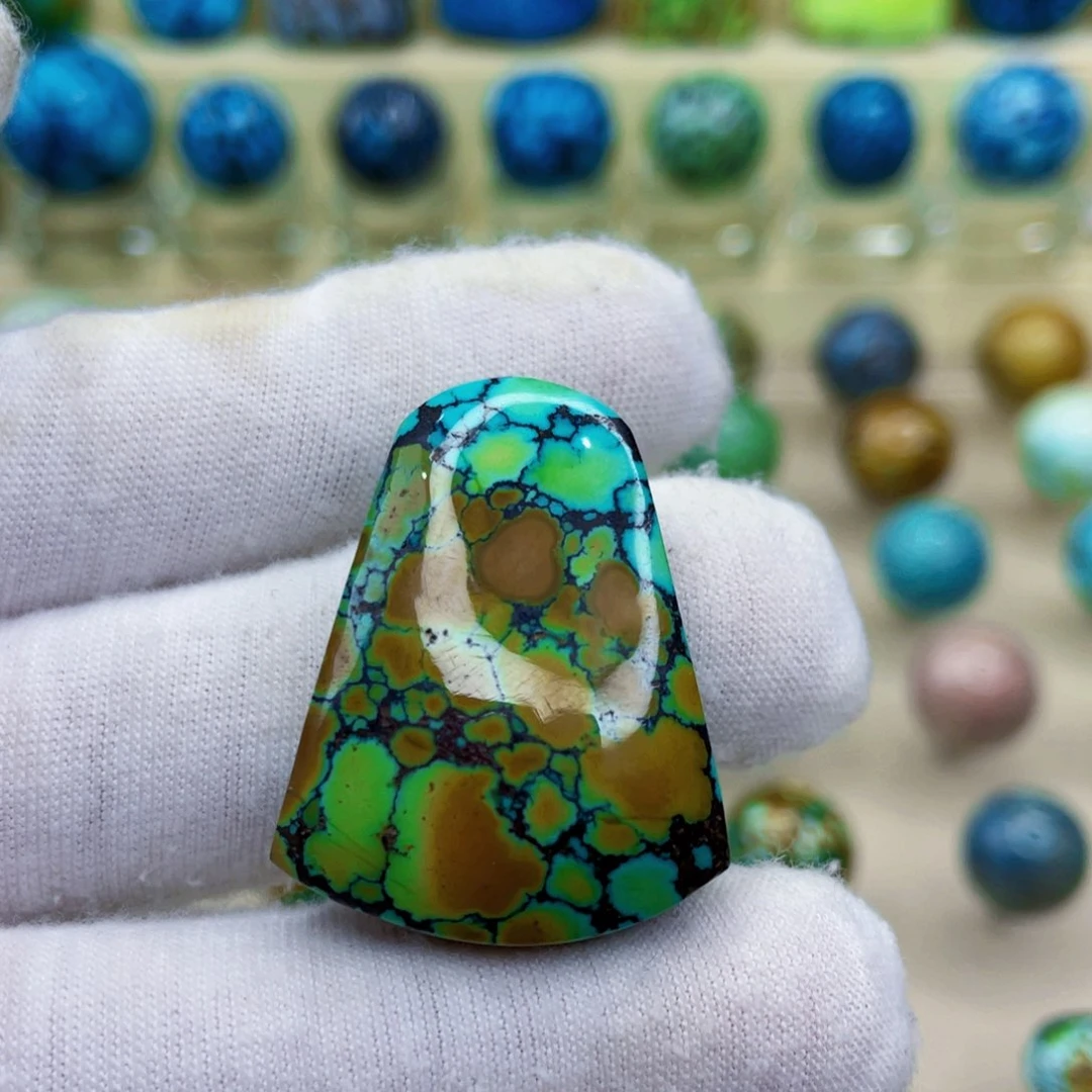 未镶嵌绿松石颈饰