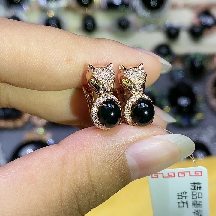 18K金镶嵌翡翠耳饰蛋面