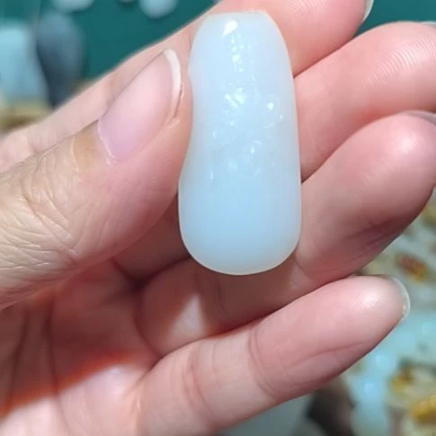 橘***宝和田玉未镶嵌颈饰
