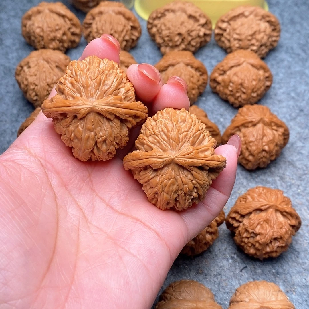 文玩核桃把件精品特价白狮子42