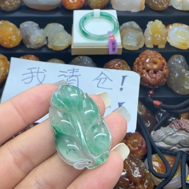 石英质玉合金吊坠