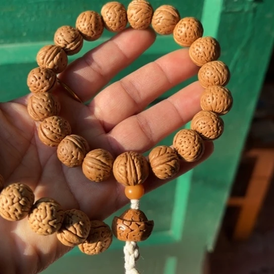 春***生木质野生桃核手串