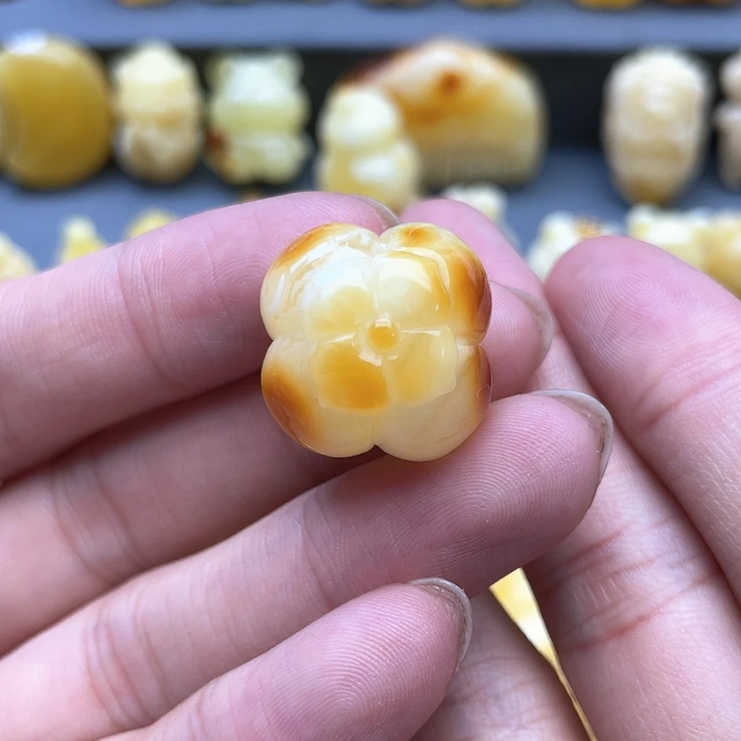 琥珀裸石未镶嵌蜜蜡