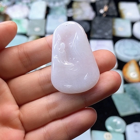 翡翠挂件未镶嵌翡翠的