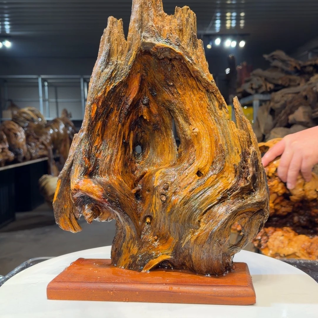 庆***市木王一刀琥珀木摆件55