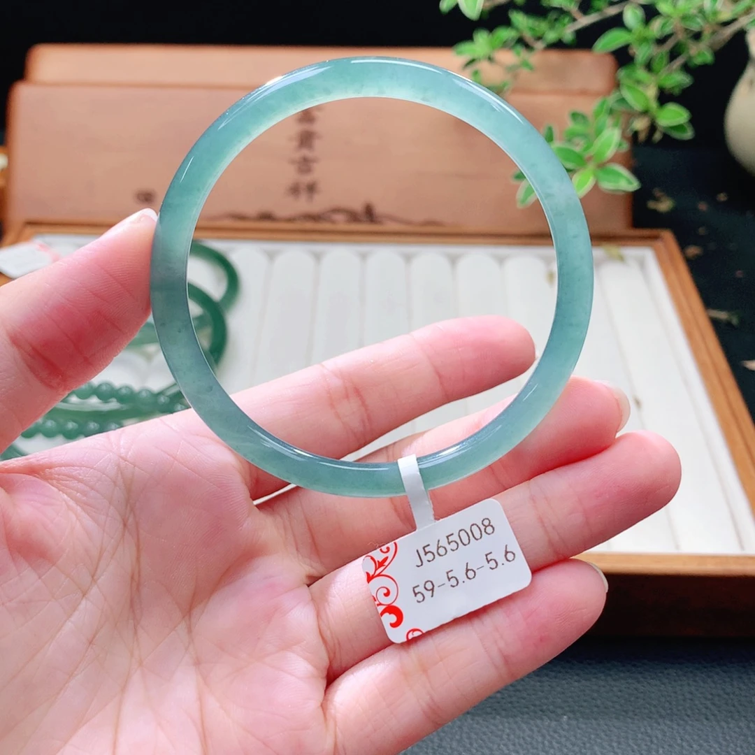 翡翠未镶嵌手镯（圆镯）