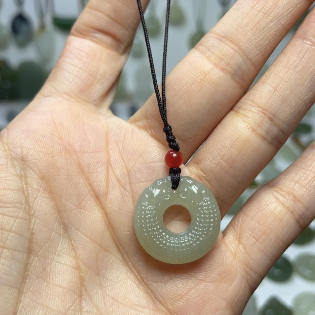 颈饰未镶嵌和田玉（翠青玉）