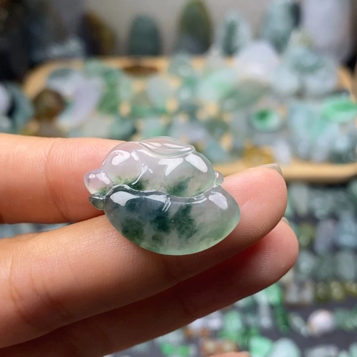 颈饰未镶嵌翡翠兔子