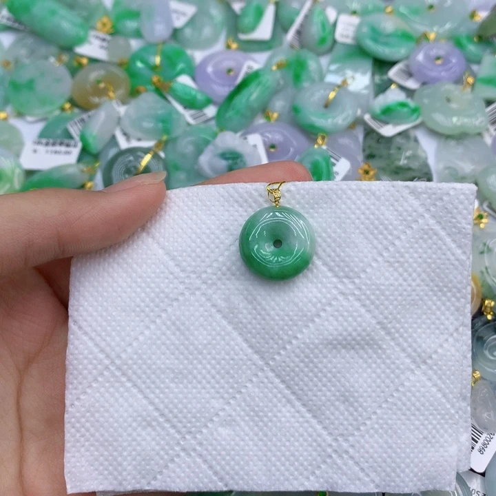 翡翠18K金镶嵌颈饰111111111