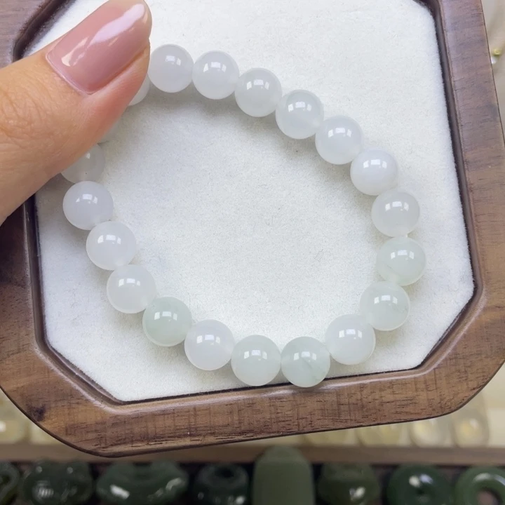 石英质玉未镶嵌颈饰天山翠