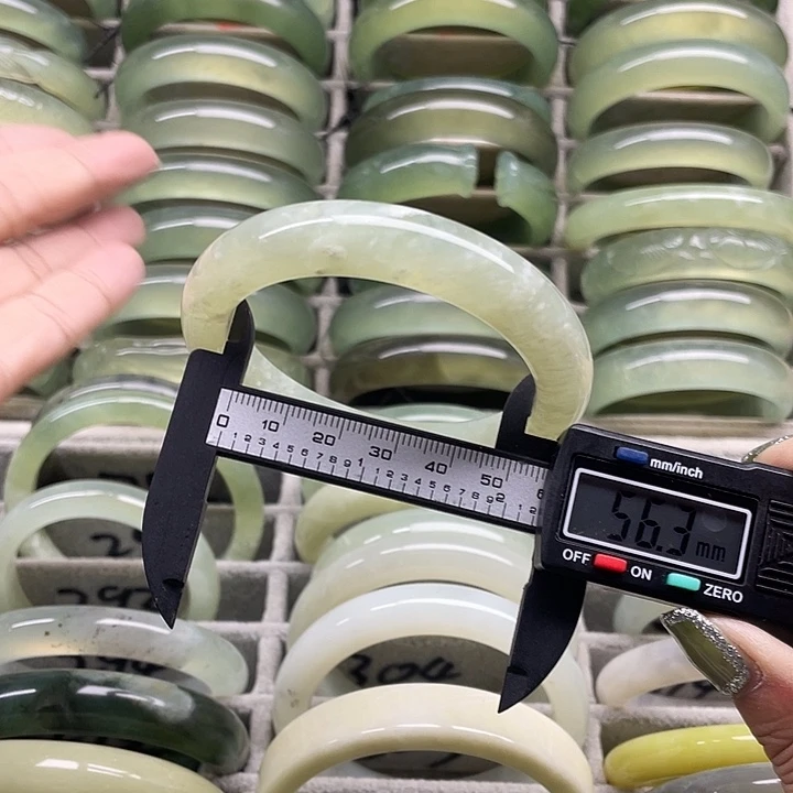 蛇纹石玉未镶嵌手镯311