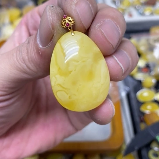 蜜蜡裸石18K金镶嵌吊坠