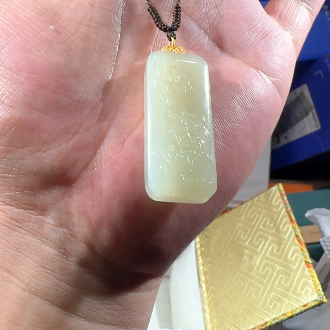 和田玉（糖玉）合金颈饰