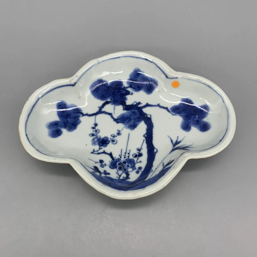 92512040*明天启青花松竹梅纹海棠盘/瓷器九/江苏省文物总店/J
