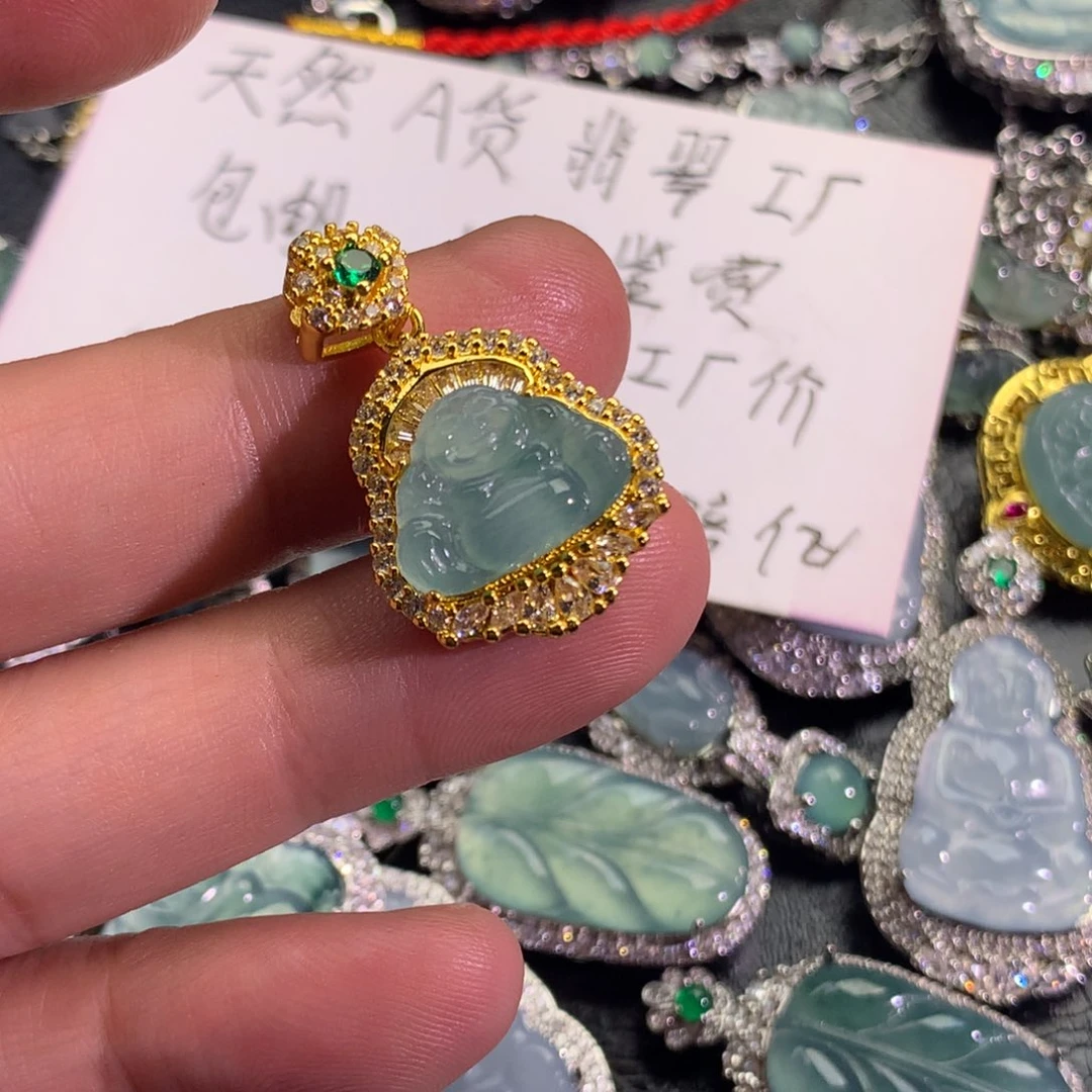 翡翠颈饰未镶嵌佛公