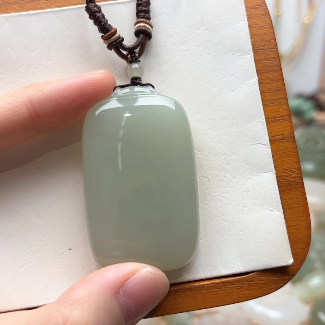 果***丁和田玉未镶嵌颈饰