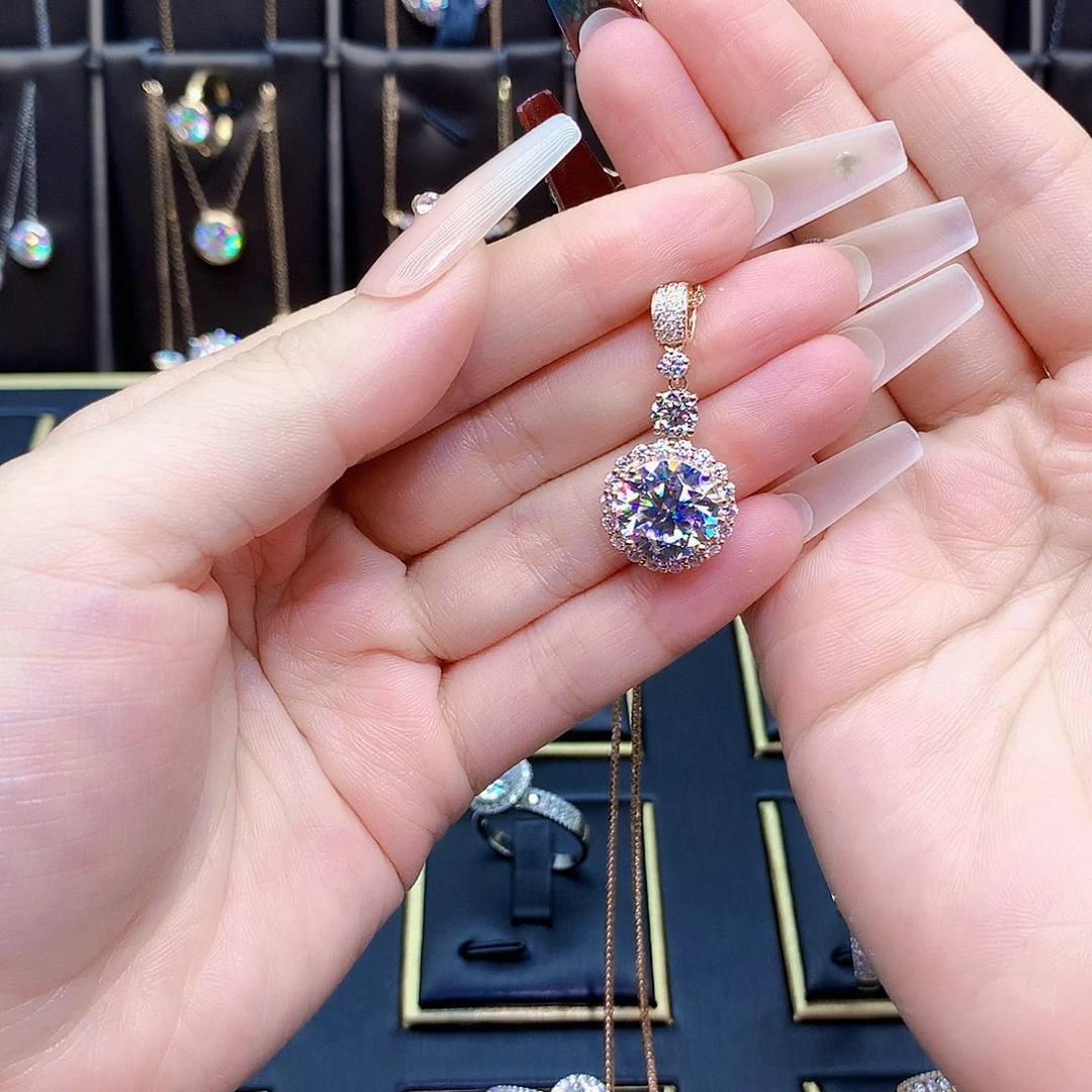 18K金镶嵌合成碳硅石（莫桑石）吊坠(不含链)c**o