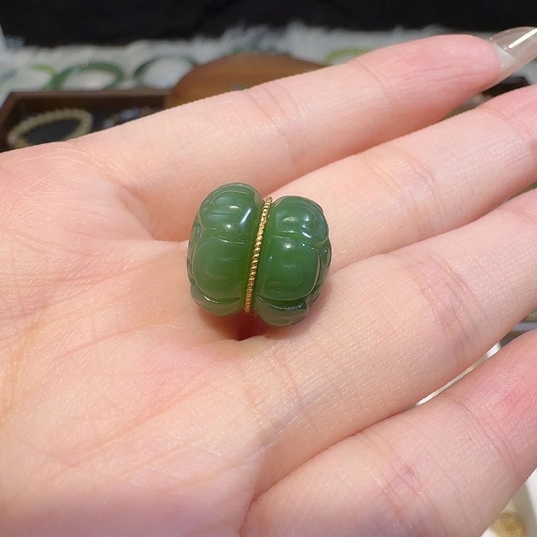 和田玉18K金镶嵌颈饰18k和田玉俄碧玉猫眼并蒂莲路路通吊坠大号