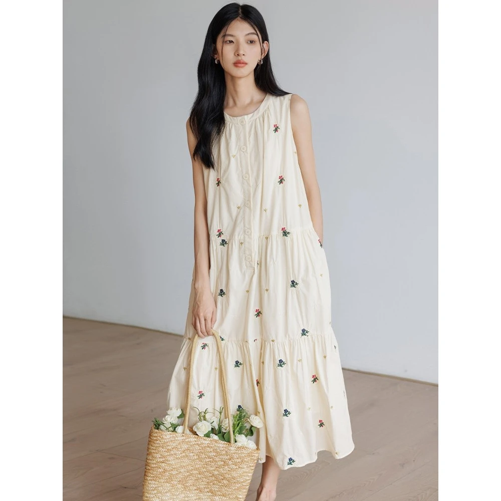 背心连衣裙女夏季2025新款刺绣圆领无袖a字裙宽松公主风度假长裙