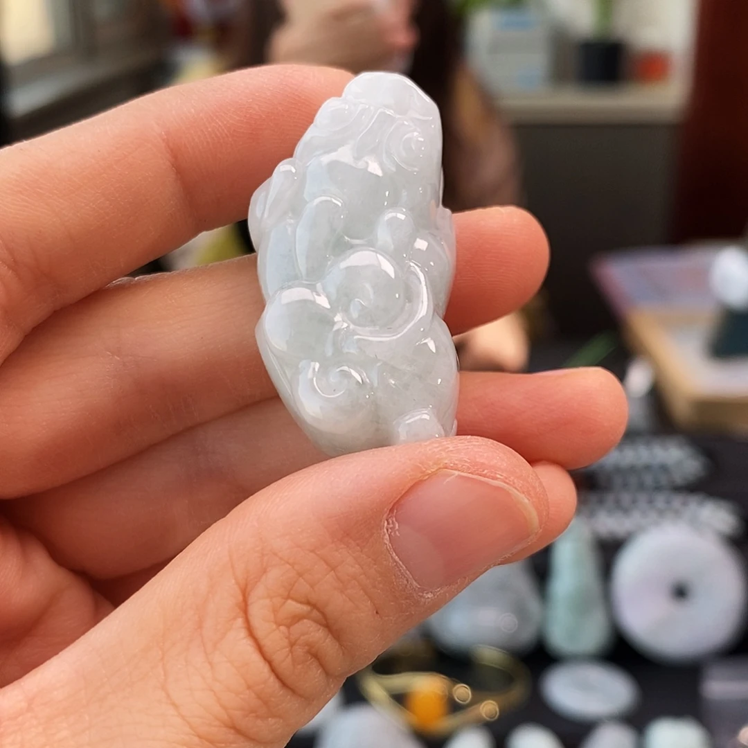 翡翠未镶嵌颈饰貔貅